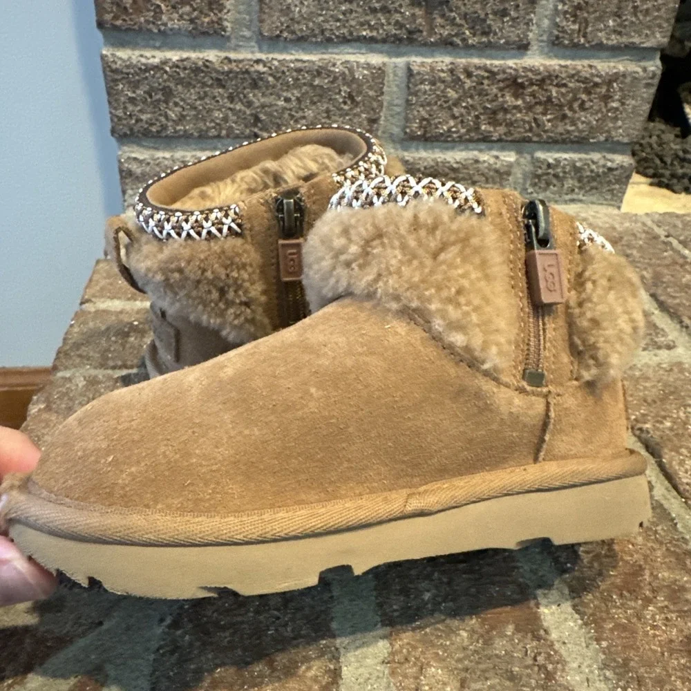 Ugg Classic Ultra Mini Maxi Curly Ankle Boots Toddler Sz 10US‎ 27.5EU #340